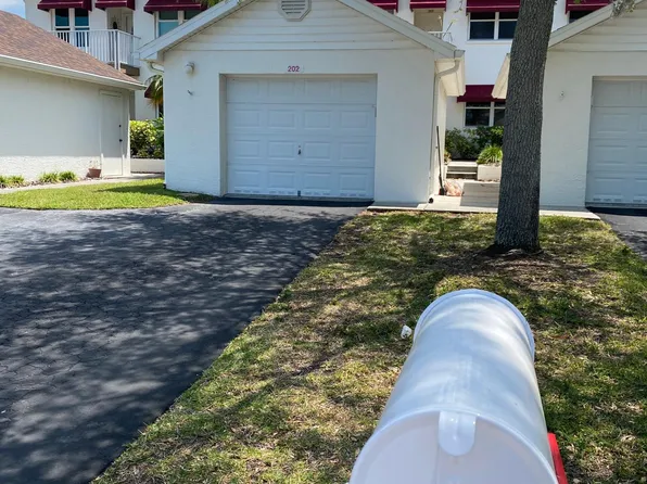 1400 Water View Dr W #202A, Largo, FL 33771