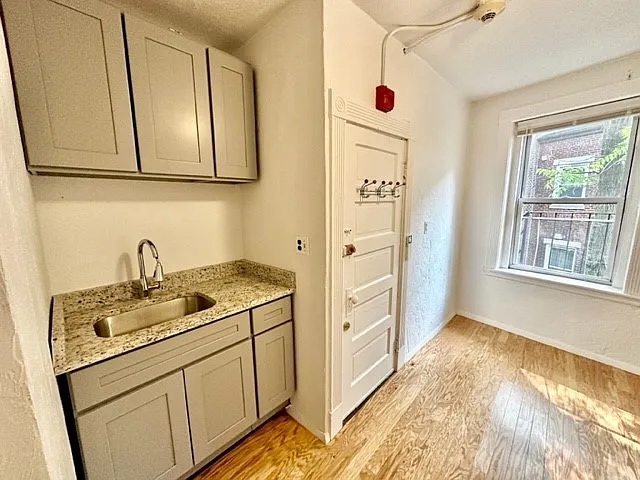 4 Garden Court St #4B — Photo 11