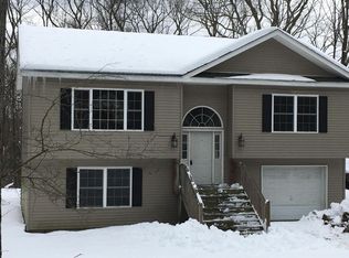 154 Raccoon Rd, Dingmans Ferry, PA 18328