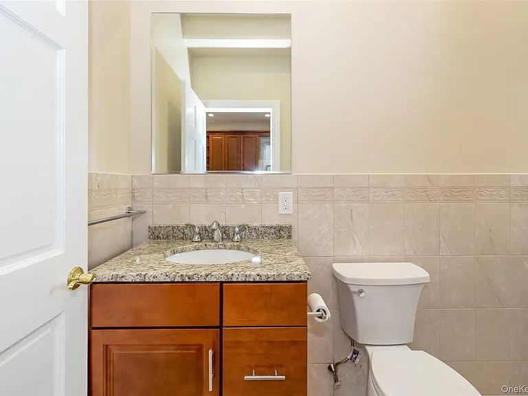 16 Grand Blvd — Photo 14