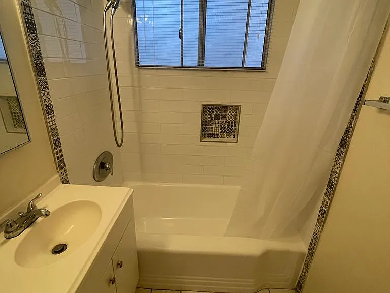 548 N Alexandria Ave #11 — Photo 9