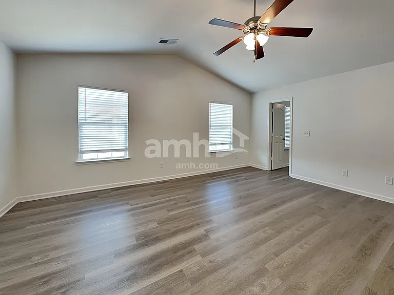 1882 Woodstone Dr — Photo 7
