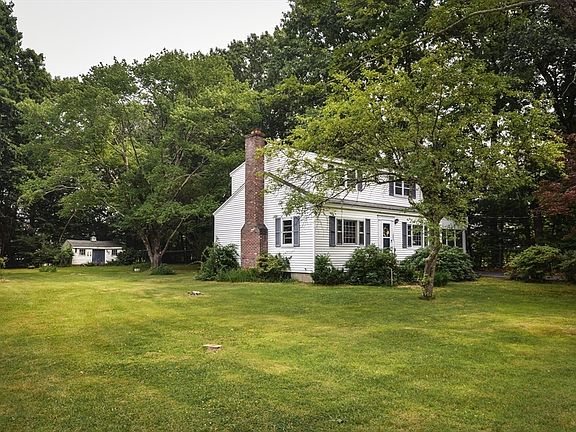 3rd image of 240 Gates Pond Rd