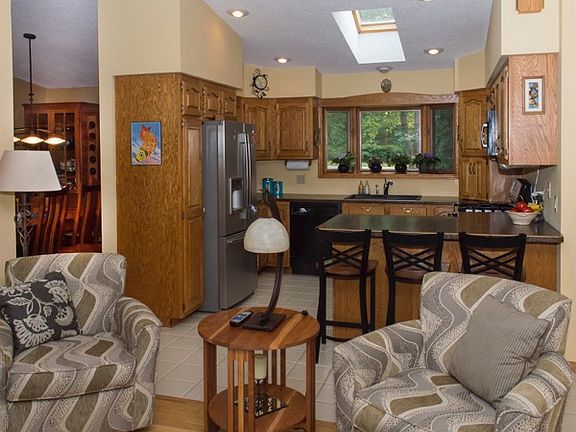 Open area into kitchen