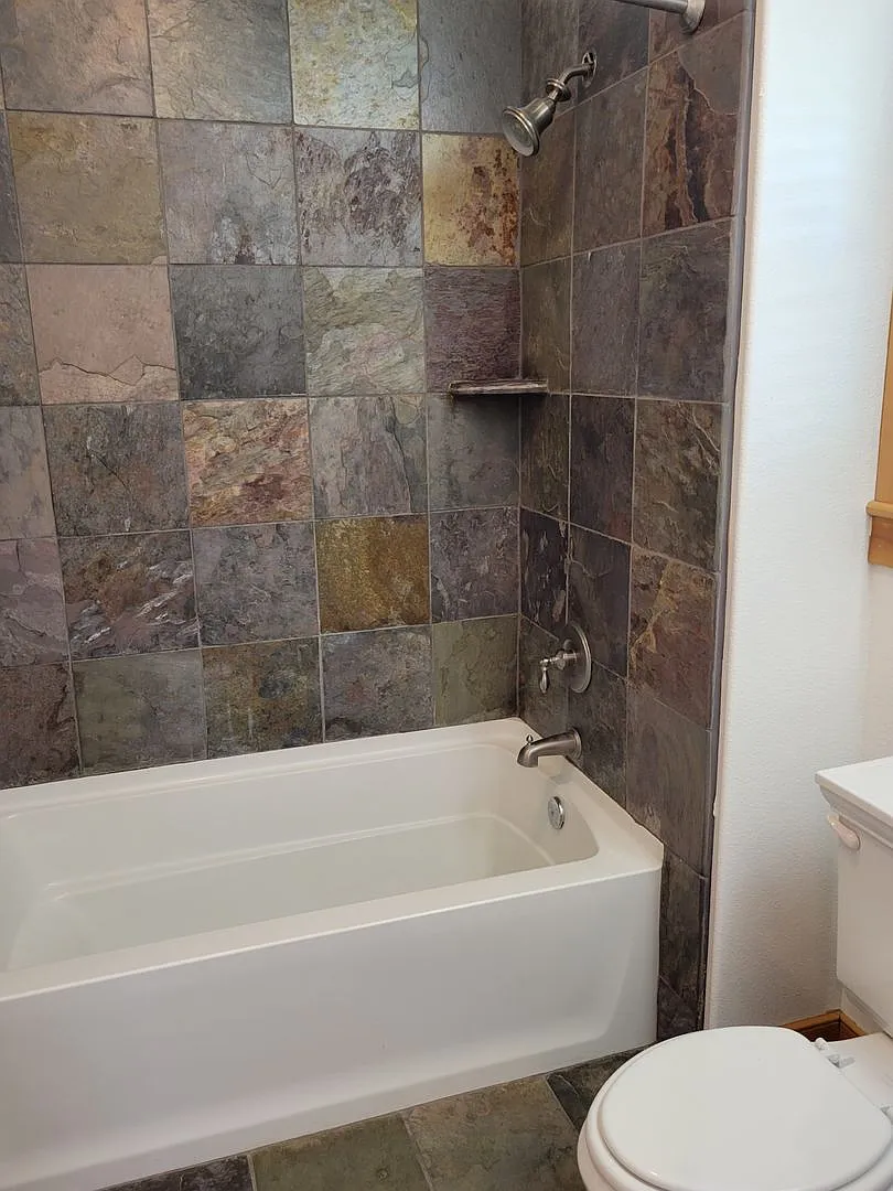 Large 4 bedroom home close to downtown and Arizona Street — Photo 3
