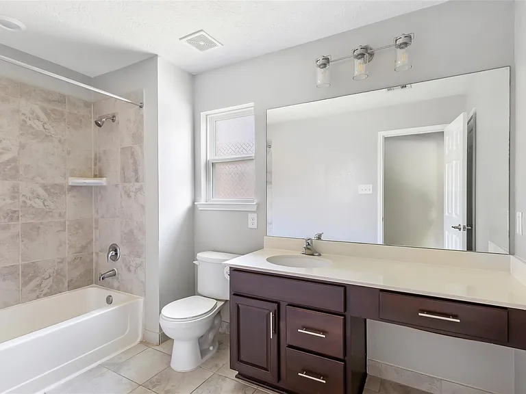 20805 Langworth Pl — Photo 14