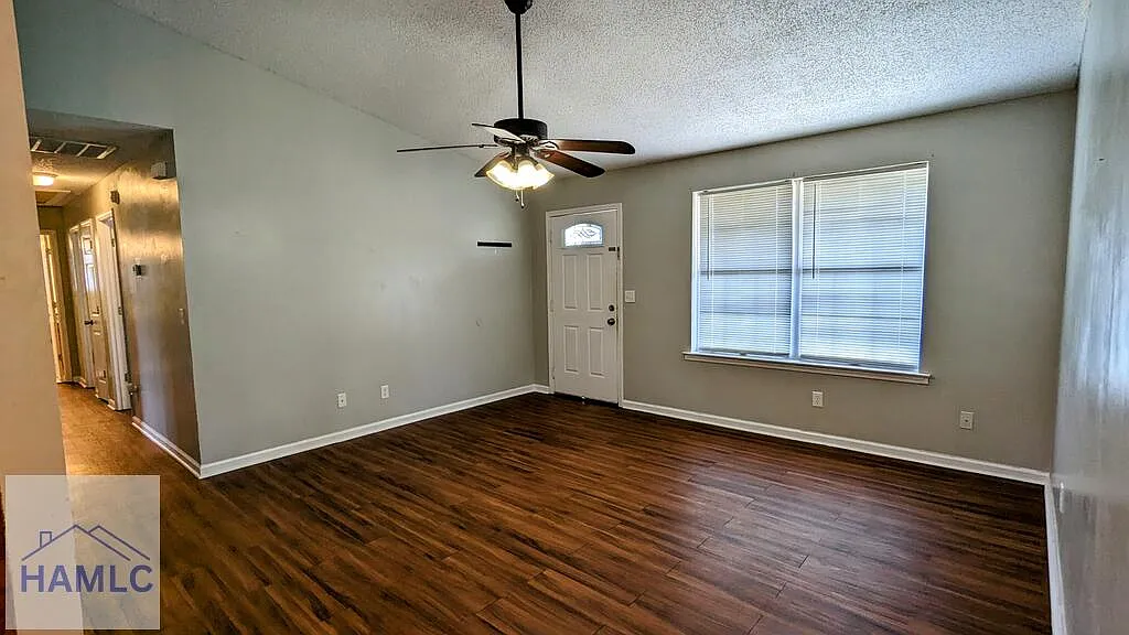 4 bed, 2.0 bath, 1380 sqft, $1,475 — Photo 2