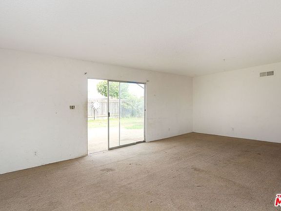 3rd image of 1121 W Tunnell Dr