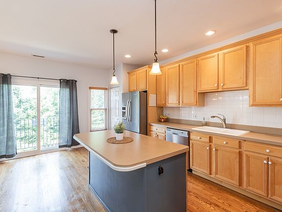 4th image of 3730 Forest Ave