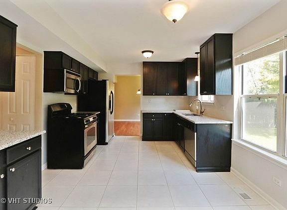 5th image of 313 Richard Ct