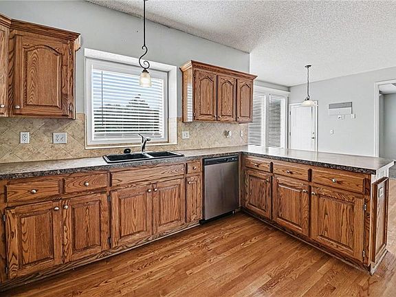 4th image of 891 S Clearwater Creek Dr