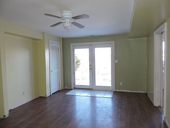 3rd image of 417 Hayes Rd