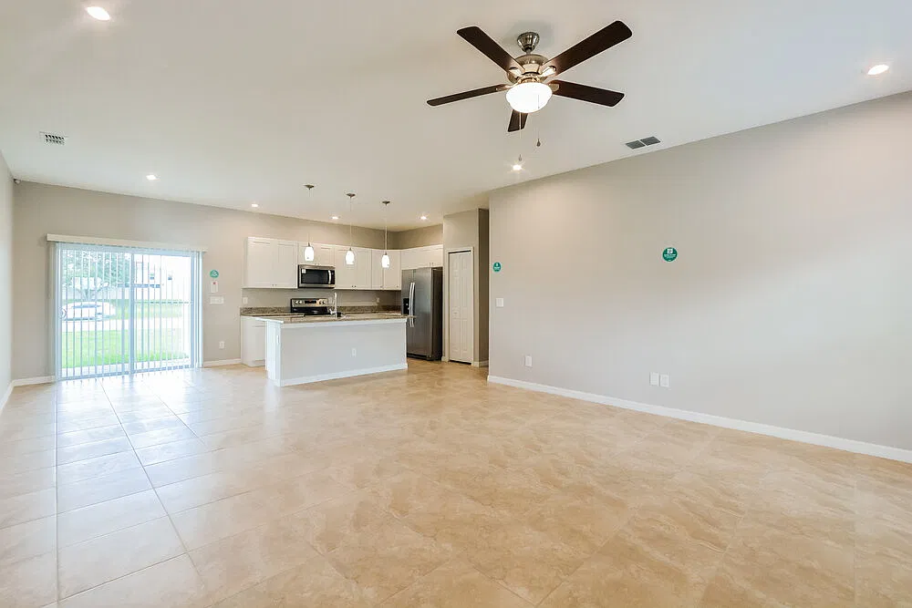 4 bed, 2.5 bath, 1690 sqft, $3,110 — Photo 3