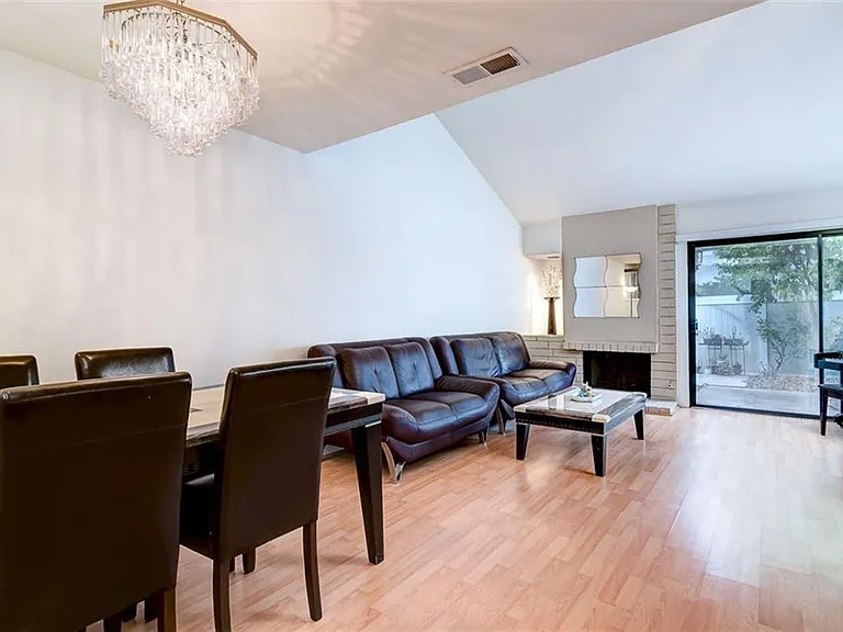 It DOES NOT come with furnitures. It is unfurnished!!