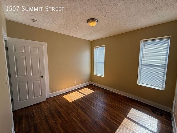 5th image of 1507 Summit St