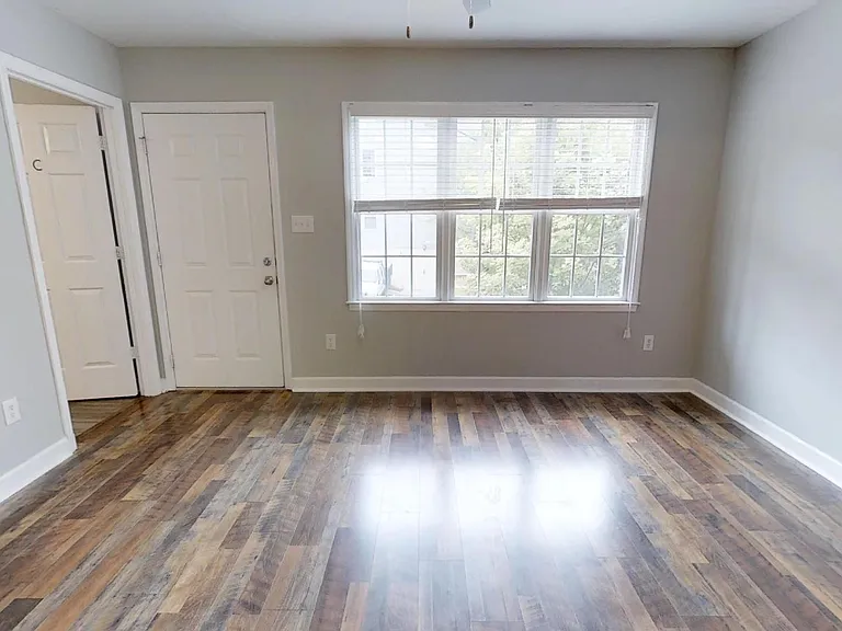 1555 W King St — Photo 41