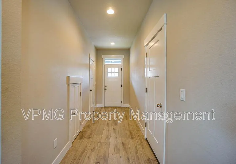 2928 NW 16th St — Photo 14