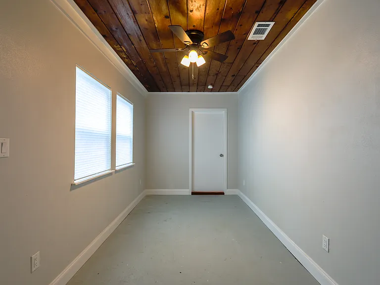 2114 Harlandale Ave — Photo 6