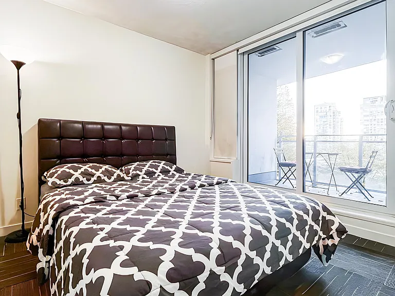 1009 Harwood St #309 — Photo 10