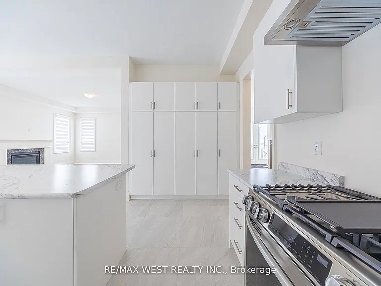 2215 Crystal Dr — Photo 14