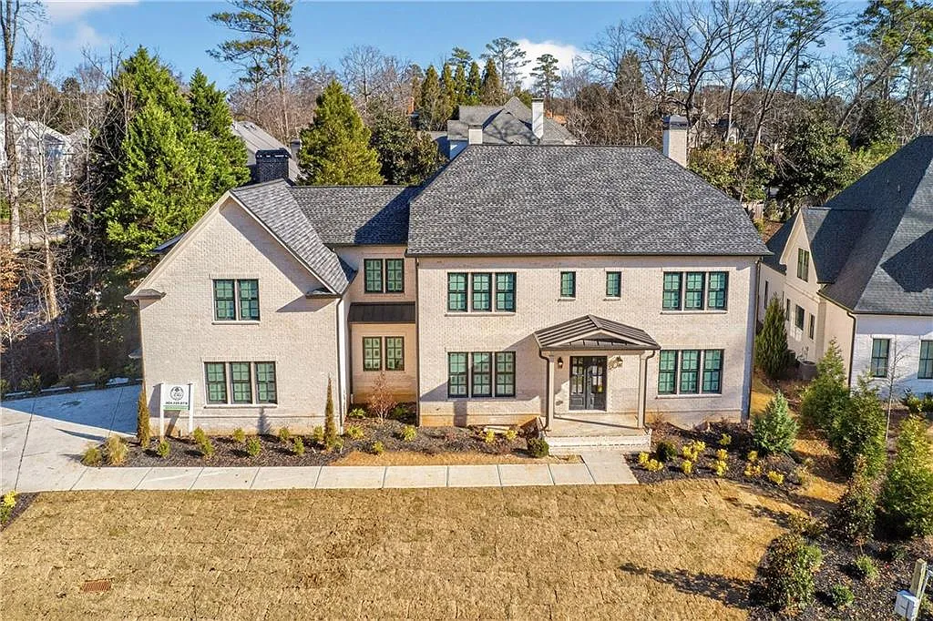 1445 W Wesley Rd NE photo 1