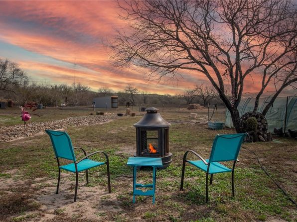 115 Horseshoe Dr, Mathis, TX 78368