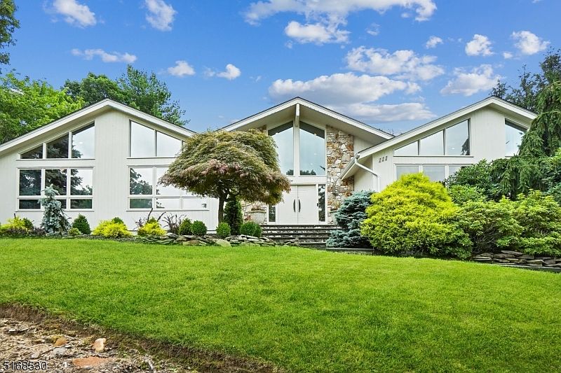 1st image of 111 Eileen Dr
