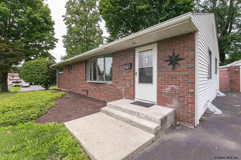 2nd image of 7 BUTTERCUP Drive