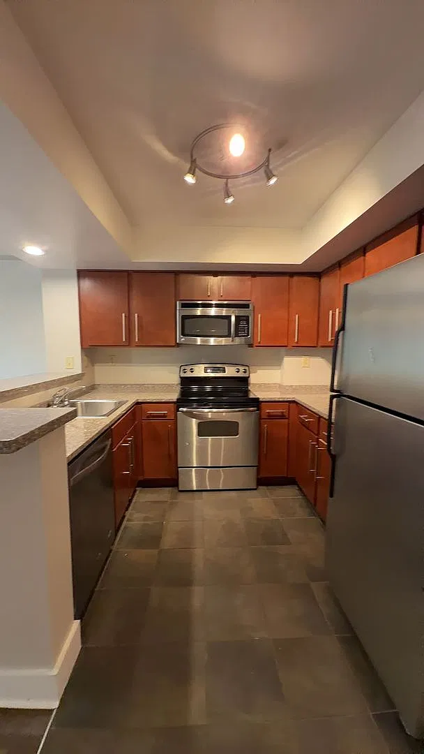 Lake Plaza #904- 3BD/2BA Available for FALL 2027! $4000 /month includes TWO assigned parking spac... — Photo 2
