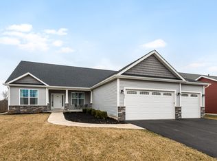 837 Coventry Cir N, Sycamore, IL 60178