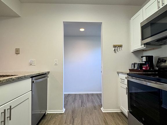 Brand new kitchen w/ granite countertops, stainless steel appliances & a pantry!