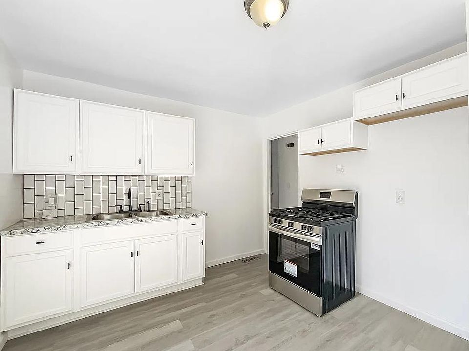1st image of 20652 Kingsville St #1