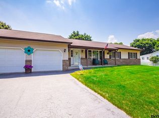 1A Greenlea Dr, Clifton Park, NY 12065