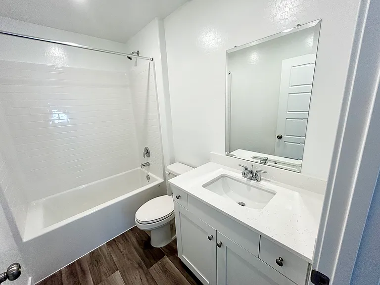 4464 Bellaire Ave — Photo 5