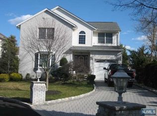 3 Cedar St, Wallington, NJ 07057