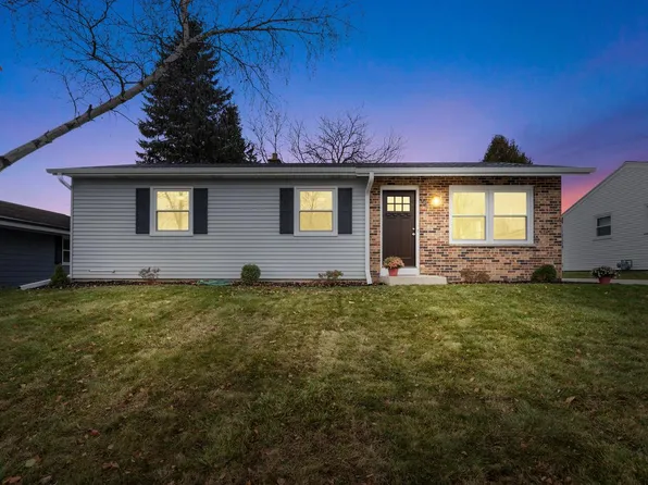 702 Lenora DRIVE, West Bend, WI 53090