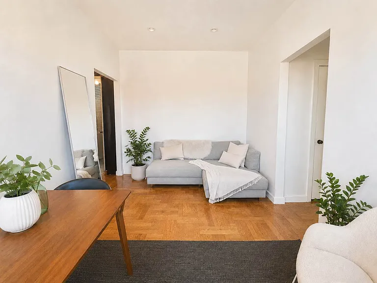 674 47th St #4C — Photo 3