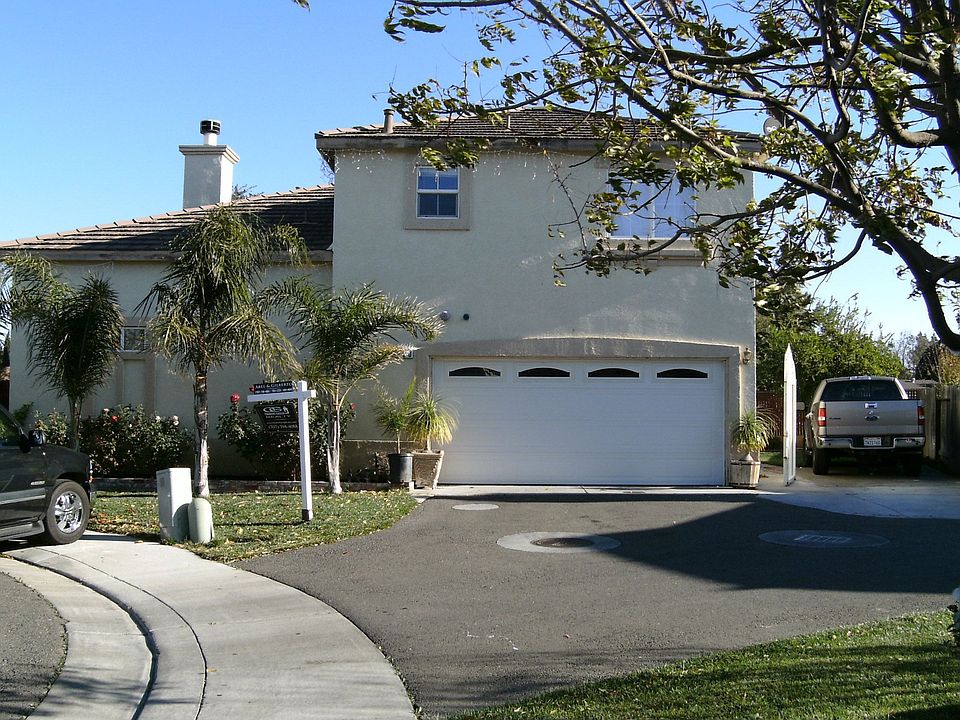 1st image of 320 Vazquez Ct