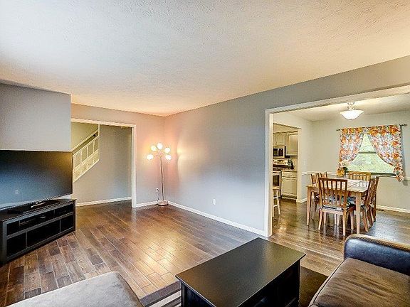 3rd image of 7893 Red Fox Dr