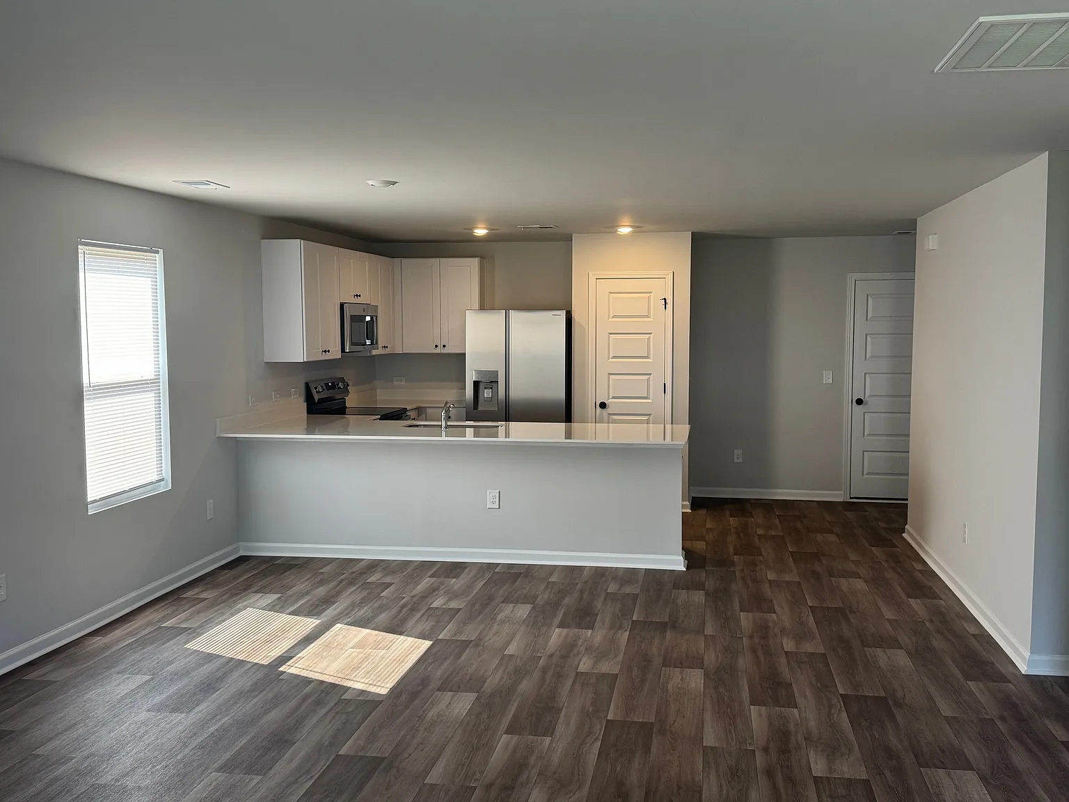 3 bed, 1474 sqft, $2,250 — Photo 4