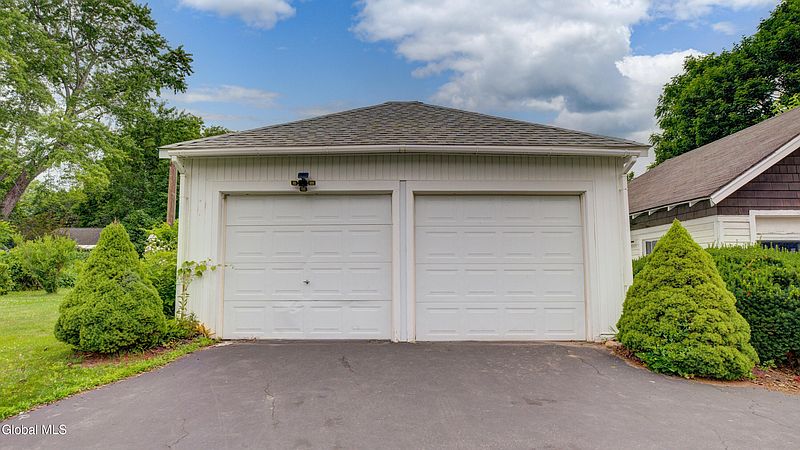 5th image of 256 Mohawk Drive
