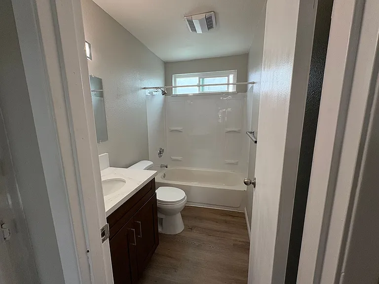 4216 Euclid Ave #7 — Photo 14