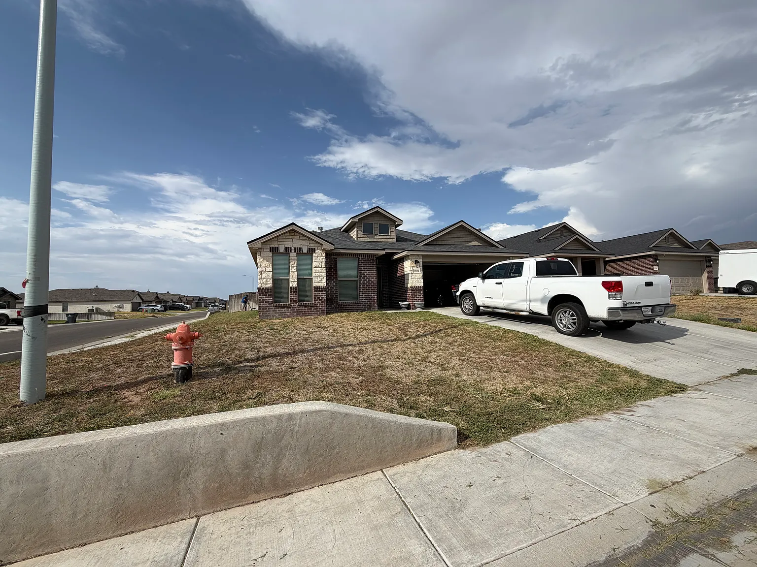 4 bed, 2053 sqft, $2,600 — Photo 1