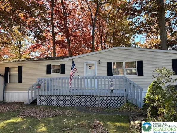 378 White Oak Ln, Bath, PA 18014