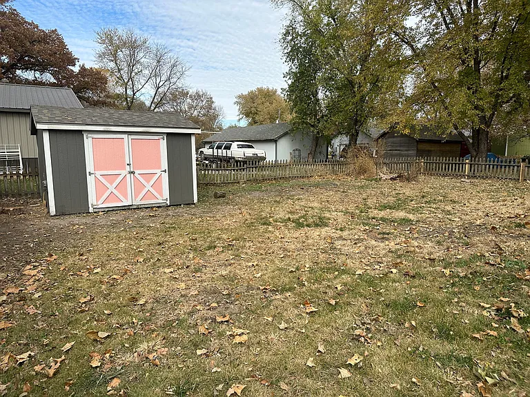 847 Locust St — Photo 22