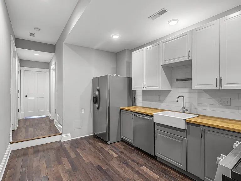 2111 Menard St #2N — Photo 7