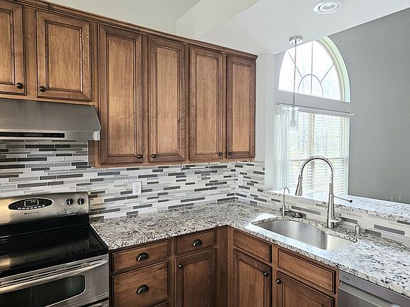 3rd image of 13648 Seven Oaks Dr