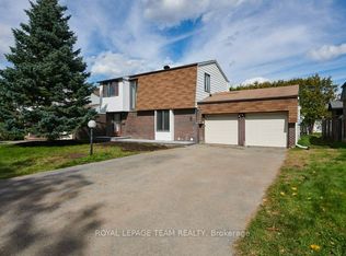 11 Elvaston Ave, Ottawa, ON K2G3T2