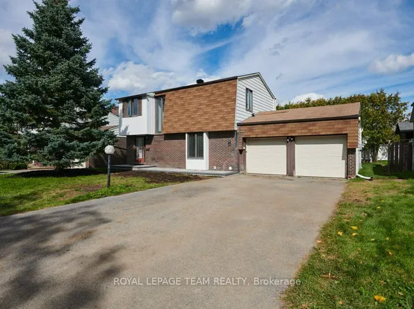 11 Elvaston Ave, Ottawa, ON K2G 3T2