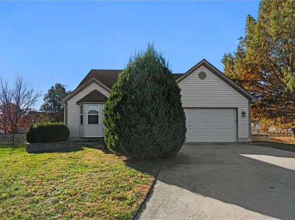 741 SW Windsong Cir, Lees Summit, MO 64082